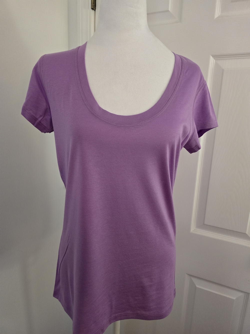 Willi Smith Lavender Scoop Neck Short Sleeve Top Sz. (Med).
